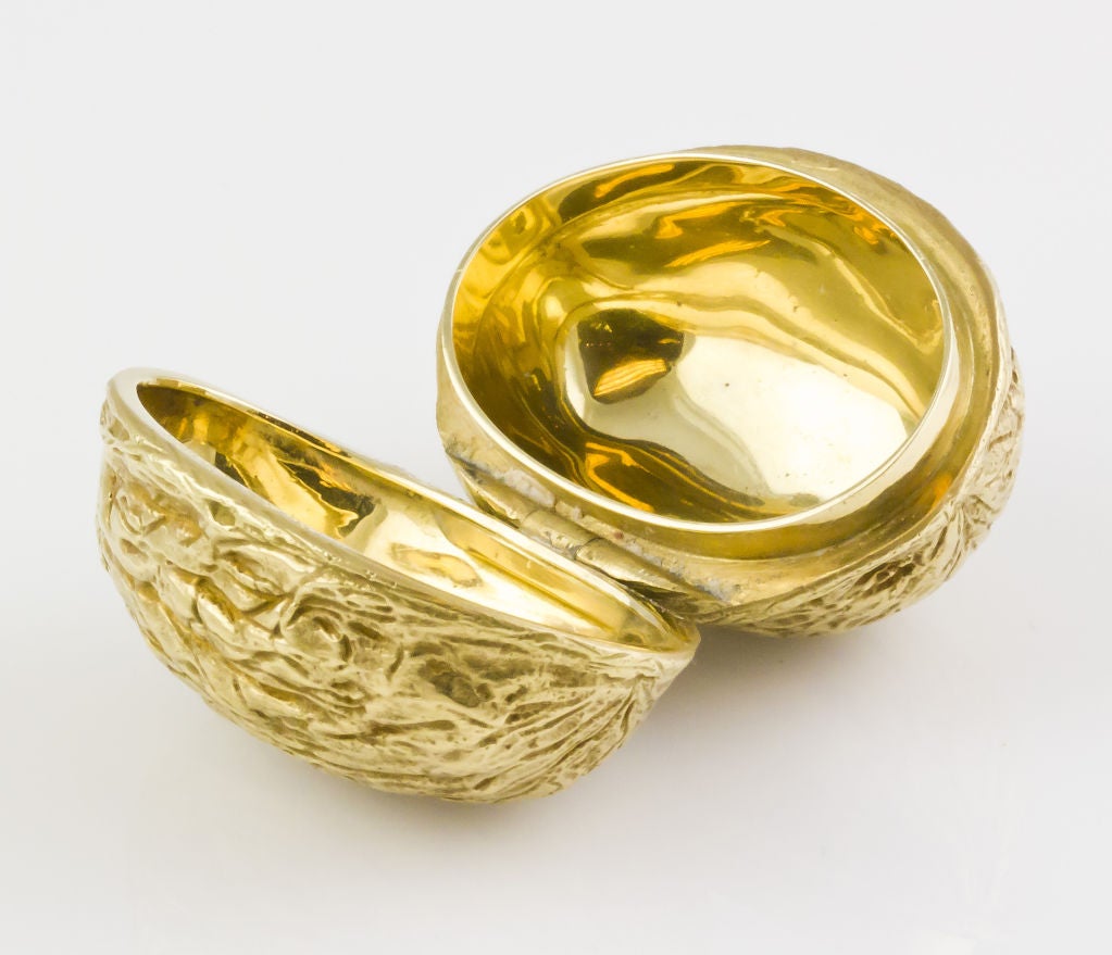 Women's or Men's CARTIER LONDON Rare Gold Life-Like Walnut Pillbox