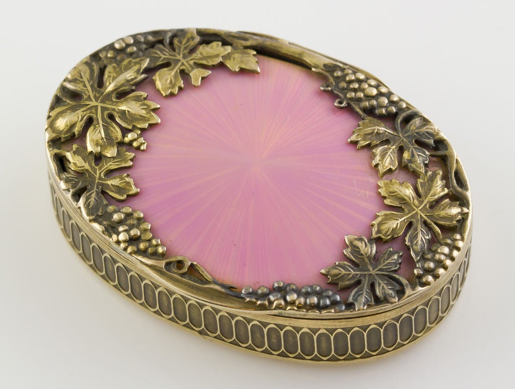 Russisches Art nouveau-Stil Pillbox aus Gold Emaille Damen im Angebot