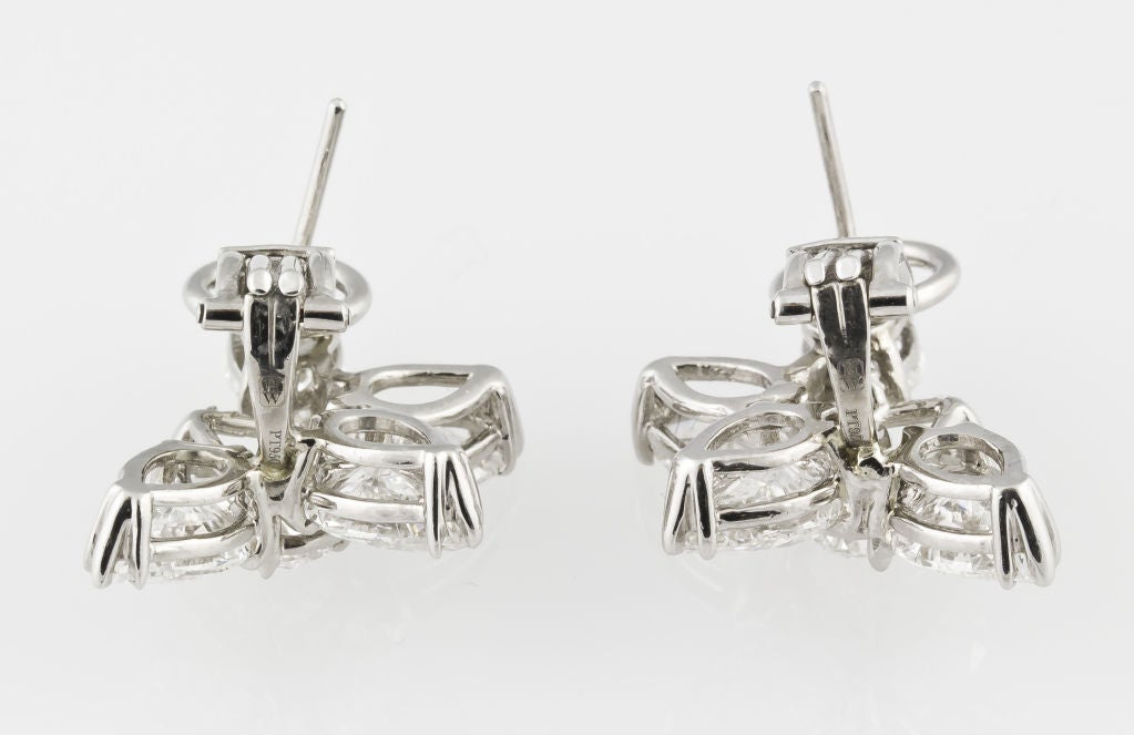 Contemporary HARRY WINSTON Platinum Diamond Cluster Earrings