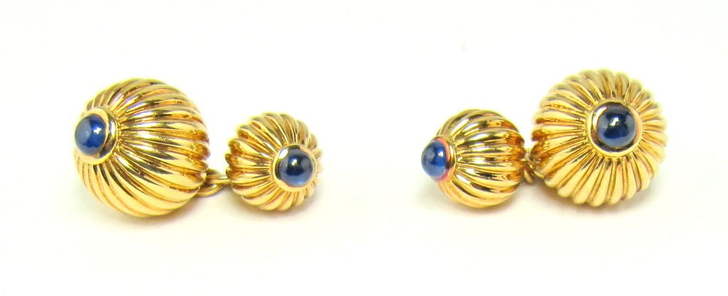 Elegant and rare 18K gold ribbed sphere and sapphire cufflinks by Cartier from the 