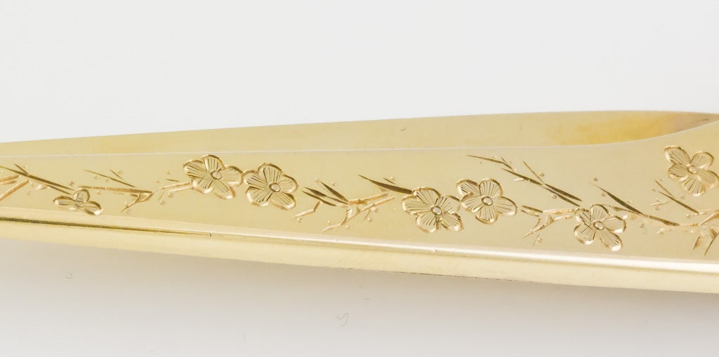 Interesting and unusual 14K solid gold Art Nouveau scissors. Beautifully crafted and perfectly operational with a sharp blade. They feature a flower motif etching on both sides.<br />
Hallmarks: 585, GTF
