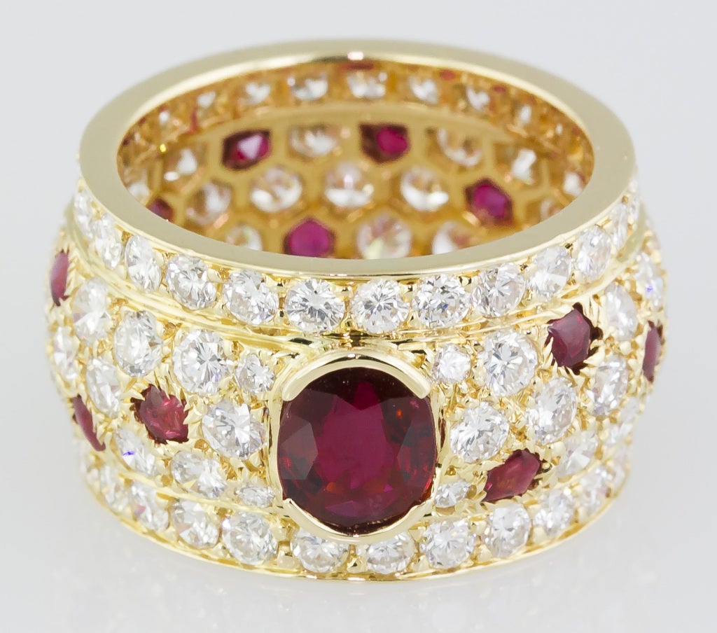 Impressive 18K gold, diamond and ruby band from the 