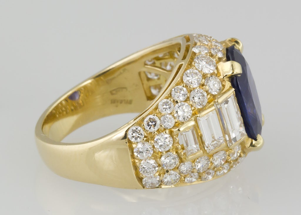 Elegant 18K yellow gold, diamond and sapphire ring from the 