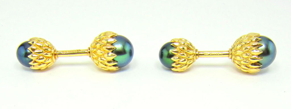 Very unusual and handsome set of 18K gold Tahitian black 