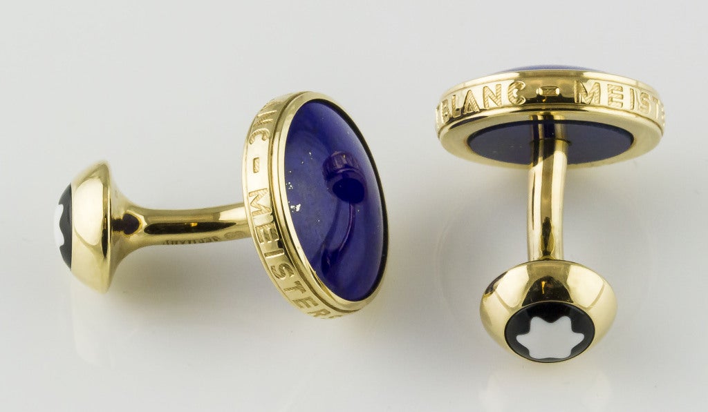 Classic 18K yellow gold and lapis round cufflinks from the 