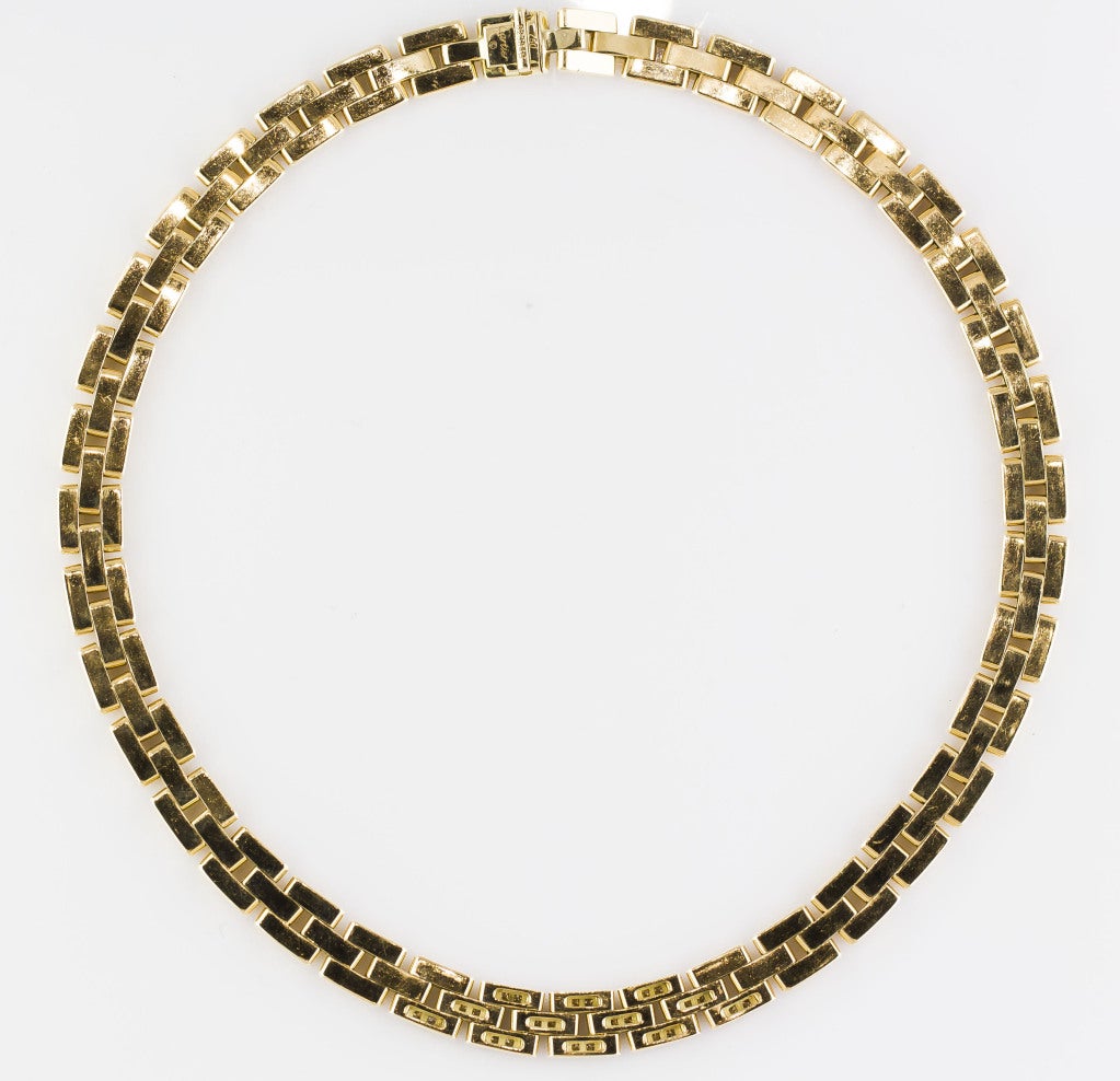 Chic and timeless 18K yellow gold and diamond link neckace from the 