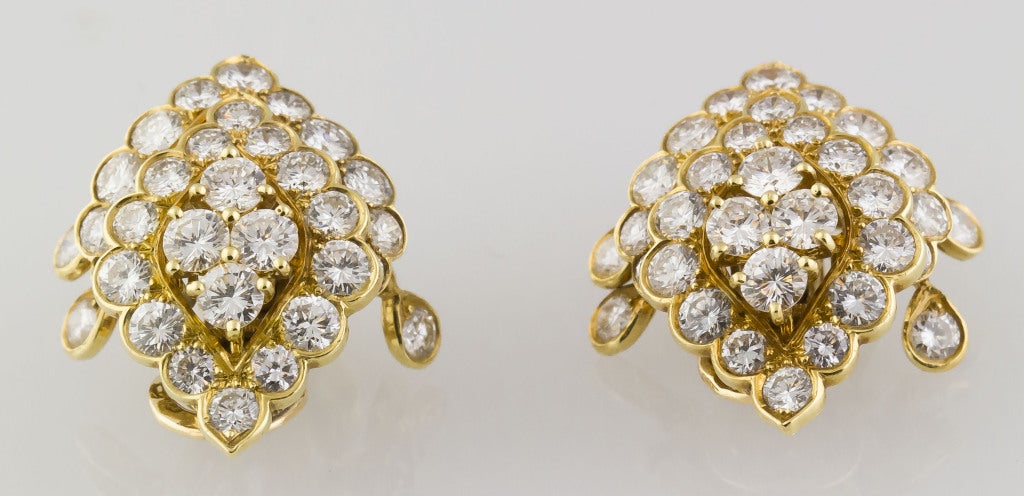 Van Cleef & Arpels Diamond Gold Dangle Earrings In Excellent Condition In New York, NY