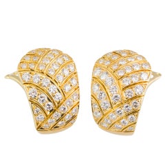 VAN CLEEF 
ARPELS Diamond Gold Huggie Earrings