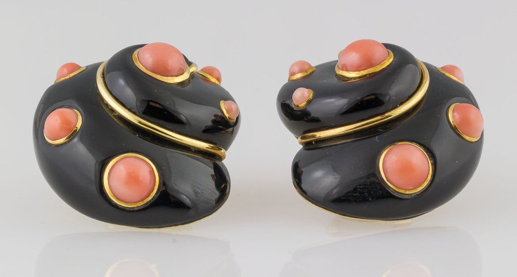Contemporary Verdura Rare Onyx Coral Gold Shell Earrings Ear Clips