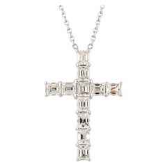 TIFFANY & CO. Collier pendentif croix en platine et diamants
