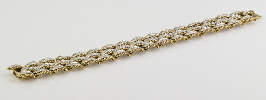 Stunning and chic 18k yellow gold and diamond link bracelet, by Van Cleef & Arpels, circa 1960s. A beautiful link bracelet with a very tailored look and with tons of brilliant fire from the diamonds. Made in 18k yellow gold & platinum, it is set