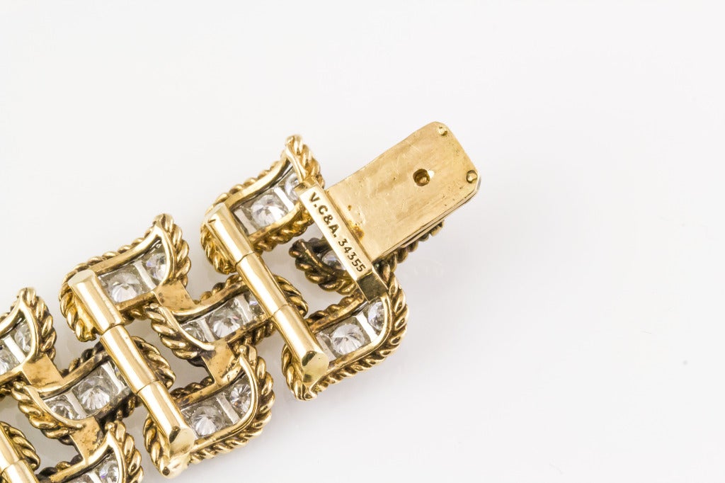 VAN CLEEF & ARPELS 1960s Diamond Platinum Gold Link Bracelet 3