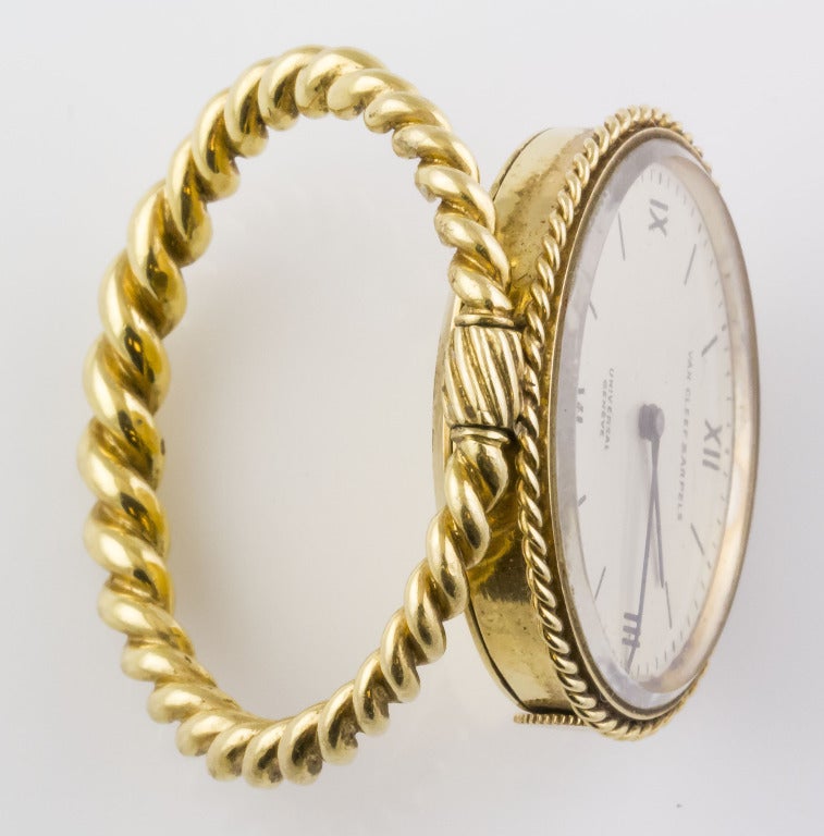 Women's or Men's Van Cleef & Arpels Yellow Gold Universal Movement Mechanical Travel Clock 