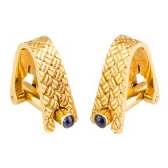 VAN CLEEF & ARPELS Retro Sapphire Gold Triangle Cufflinks