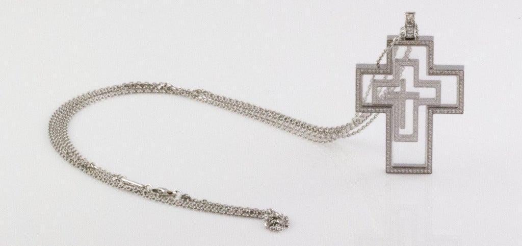 Contemporary CHOPARD Happy Diamond Extra Large Diamond White Gold Cross Pendant