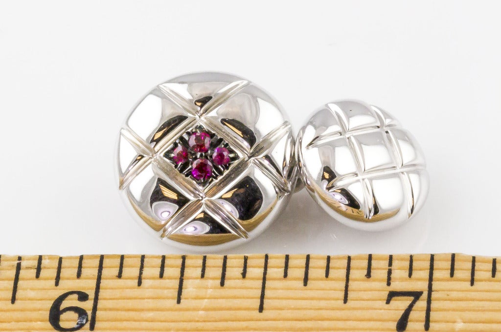 De Grisogono Ruby White Gold Quilted Button Cufflinks In Excellent Condition In New York, NY
