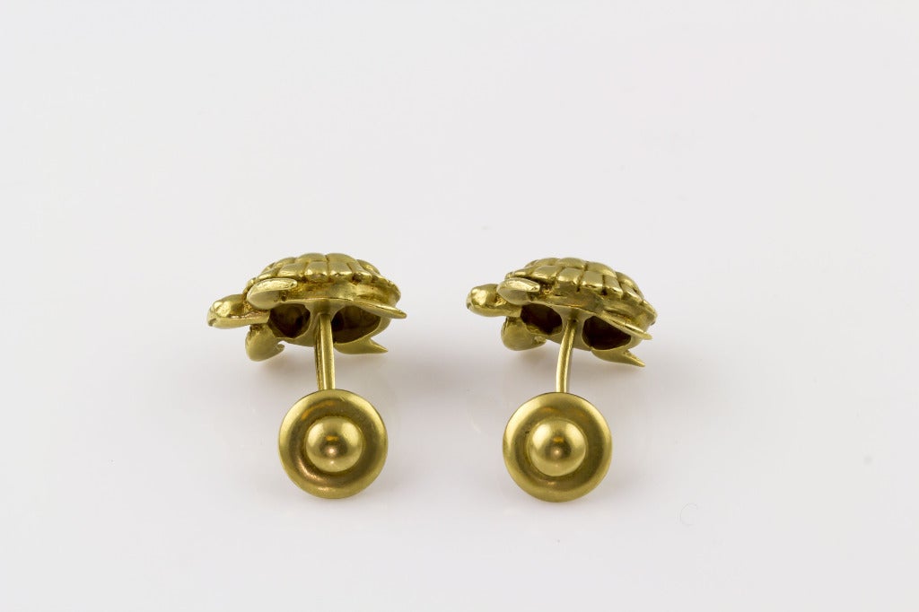 Kieselstein-Cord Turtle Shaped Gold Cufflinks In Excellent Condition In New York, NY