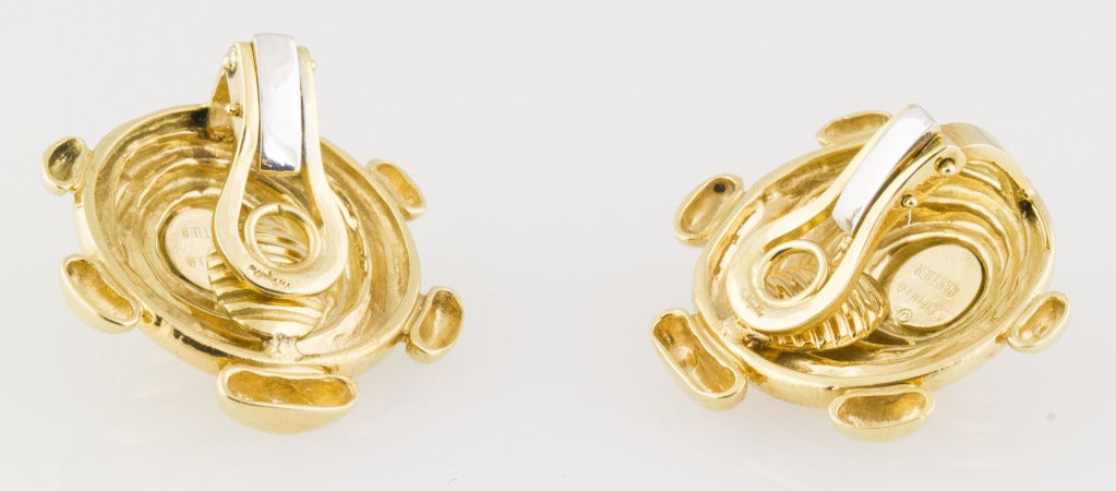 Cartier Aldo Cipullo Gold Ear Clips In Excellent Condition In New York, NY