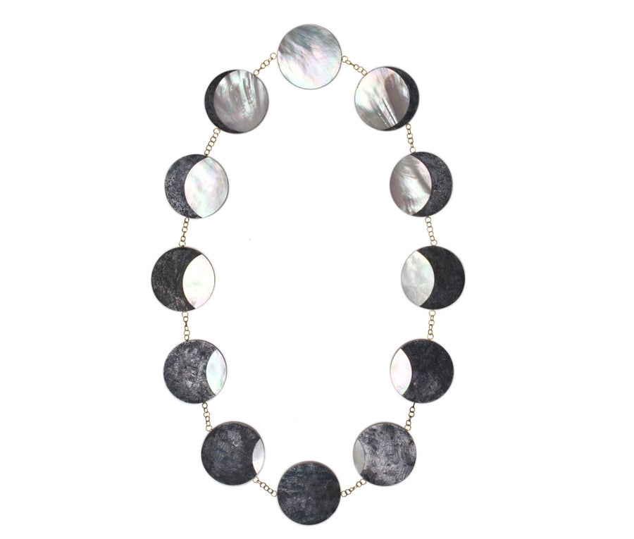 An important silver necklace representing the Eclipse made out of mother of pearl and niello. The eclipse is a major astrological sign for change, Philip Sajet, 2012.

Length necklace: 90 cm.
diameter circle: 5 cm.
weight: 340 grams