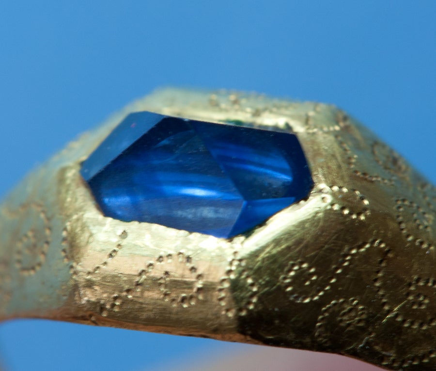 Important Medieval Octahedron Cut Sapphire and Gold Ring 2