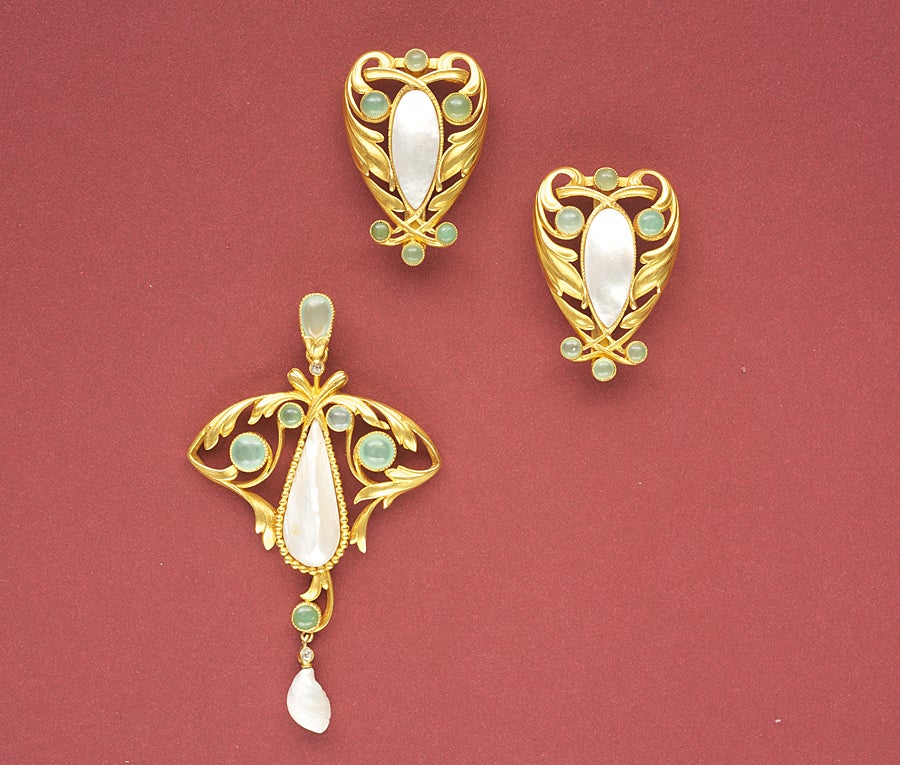 A pendant and two elements for a 'collier de chien' that can also be turned into two brooches with the original backs, all in 18 carat gold set with natural sweet water pearls and chrysoprases, with master mark and original fitted case, end of the