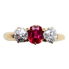 Vintage TIFFANY & CO. Diamond and Ruby Gold Three Stone Ring