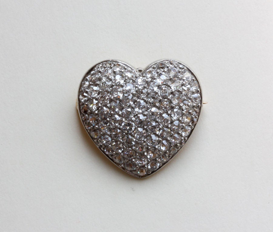 Pendentif et broche en forme de cœur en diamant en vente 1