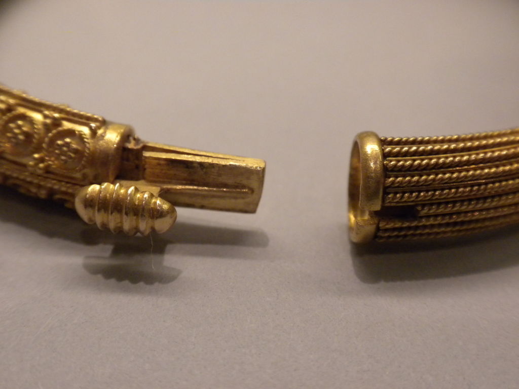 Antique Victorian Gold Bangle Bracelet, Circa 1880 7