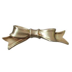 ANGELA CUMMINGS Gold Bow Brooch 1884