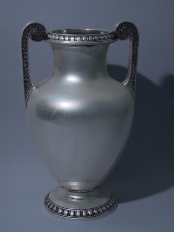 Vaso ad anfora americano in argento sterling C 1910