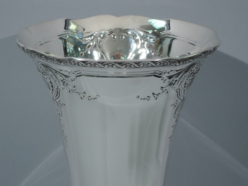 Tiffany Vase - Large & Pretty - American Sterling Silver - C 1917 In Excellent Condition In New York, NY