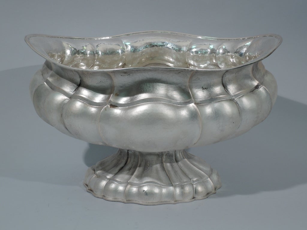 Italian Centerpiece Bowl - Hand-Hammered Silver - Made by Bruno Vitali C 1980 In Excellent Condition In New York, NY