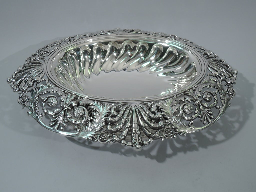 Tiffany Centerpiece Bowl - Large & Heavy - American Sterling Silver - C 1905 In Excellent Condition In New York, NY