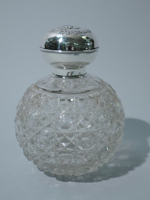 Pair of Edwardian English Sterling Silver & Cut Glass Perfume Bottles In Excellent Condition In New York, NY