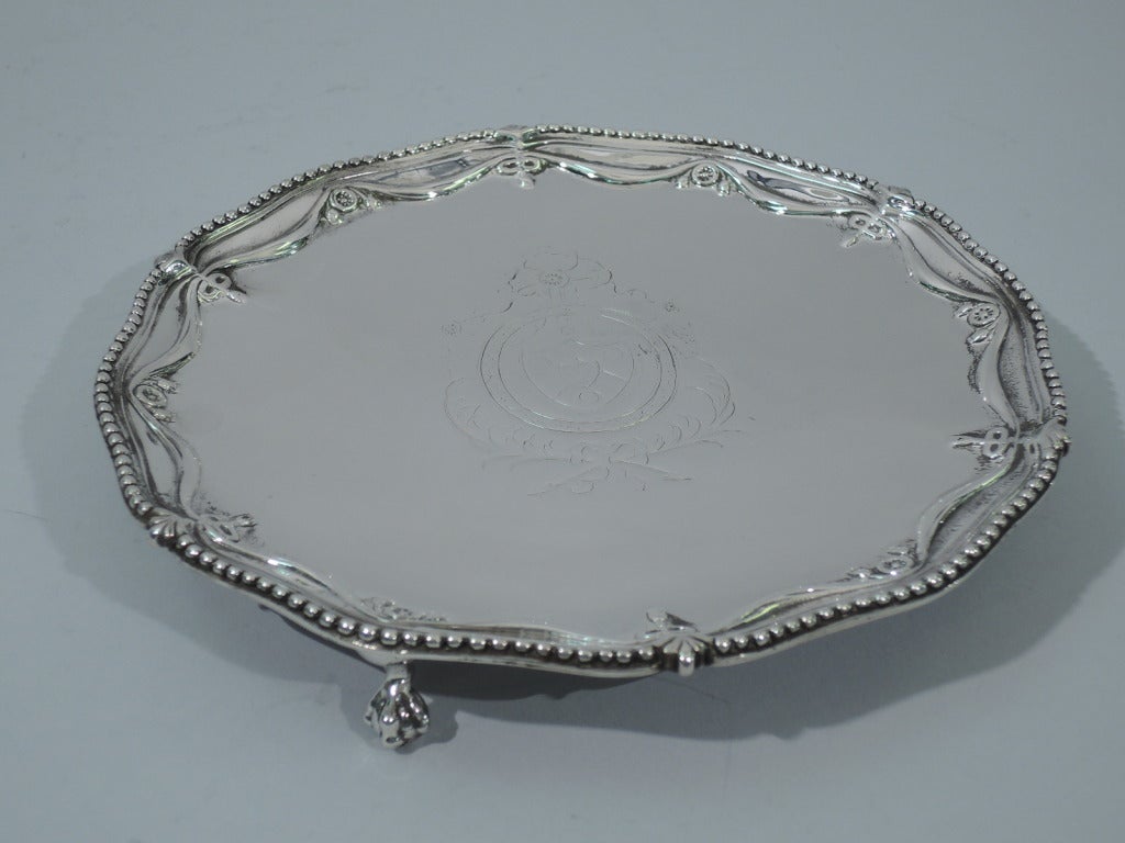 George III. Salver - Neoklassisch - Englisches Sterlingsilber - 1777