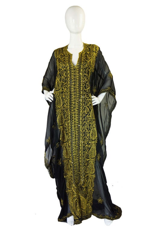 Women's 1970s Hippie Chic Embroidered Caftan