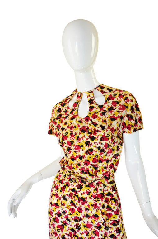 1940s Silk Floral Day Dress with Cutouts For Sale 2