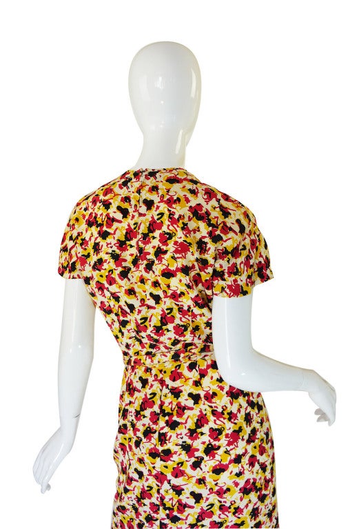 1940s Silk Floral Day Dress with Cutouts For Sale 3