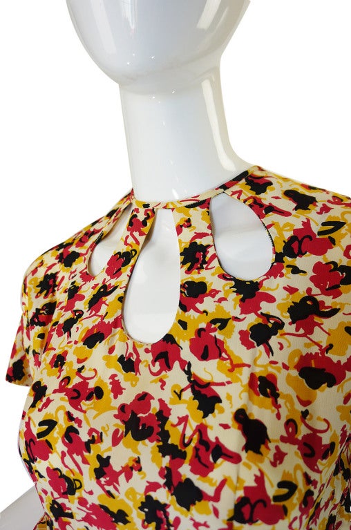 1940s Silk Floral Day Dress with Cutouts For Sale 4