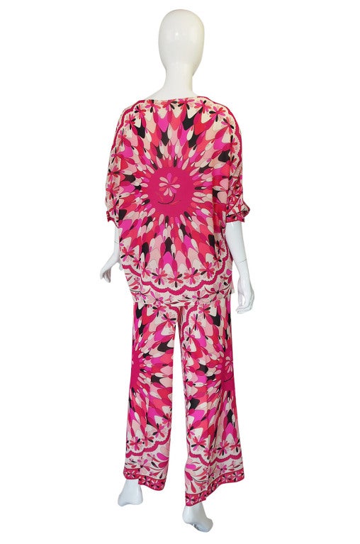 Emilio Pucci Pink Caped Top and Pant Set, 1960s  In Excellent Condition In Rockwood, ON