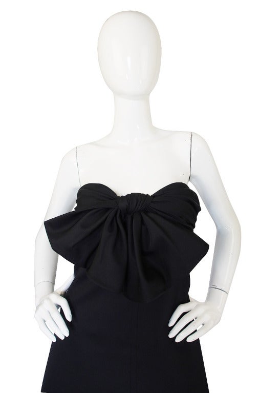 Recent Giambattista Valli Strapless Bow Dress In Excellent Condition For Sale In Rockwood, ON