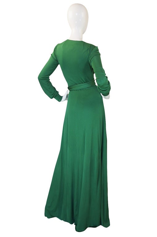 Supermodel length, spectacular silk jersey Holly's Harp gown in a brilliant emerald green. This is so well made and feels so substantial and yet still slinky and sexy at the same time! A real marvel of construction! The skirt falls form the waist in