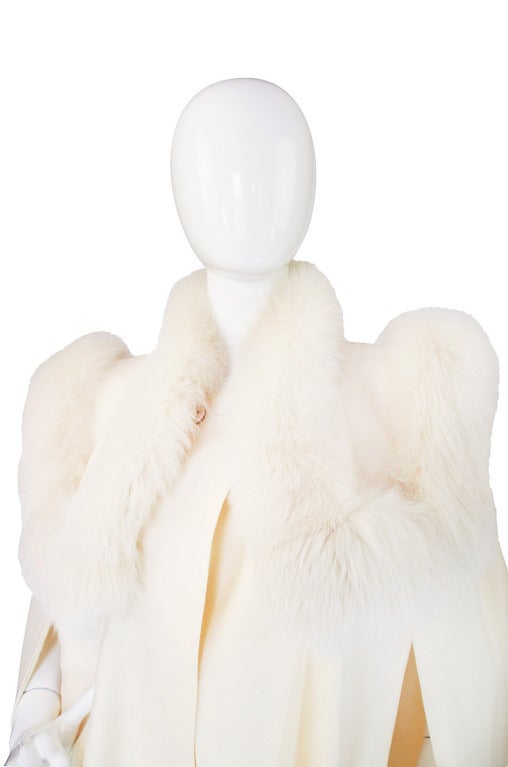 Women's 1980s Cream Wool Fox Fur Collar Cape