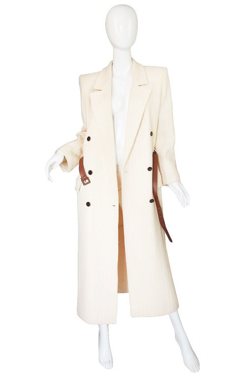 1980s Valentino Belted Ribbed Cream Coat In Excellent Condition In Rockwood, ON