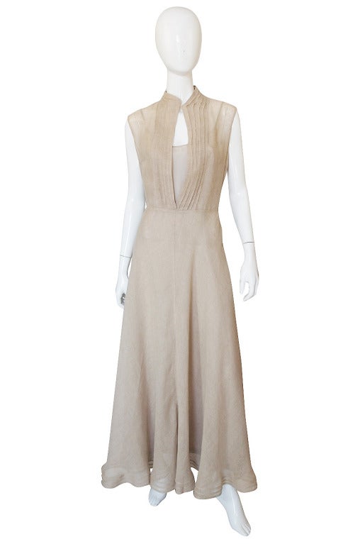 This is a stunning maxi dress made of a fine, Italian linen in that perfect sublime sand color that works so well in the hotter months. The skirt is cut on the boas and very full. It will create a wonderful, airy and floaty movement when the wearer