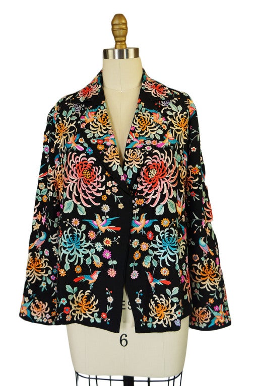 The Western world in the twenties had a great fascination with all things art deco and oriental and places like Japan began to export pieces made specifically for the tourist market. These pieces combined classic design elements of the Japanese