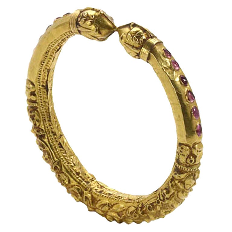 Antique Indian Gold bangle with rubies. For Sale