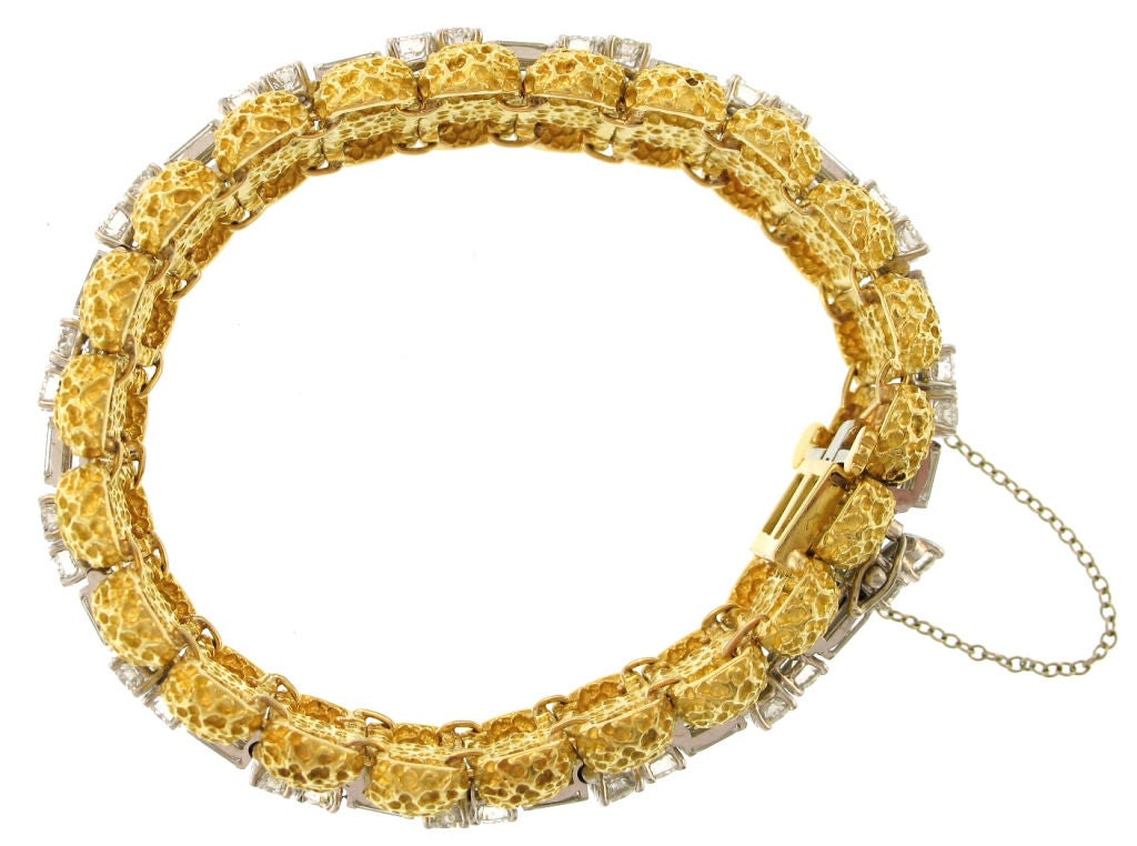 This is an absolutely stunning bracelet with incredible quality diamonds. The 18k yellow gold 