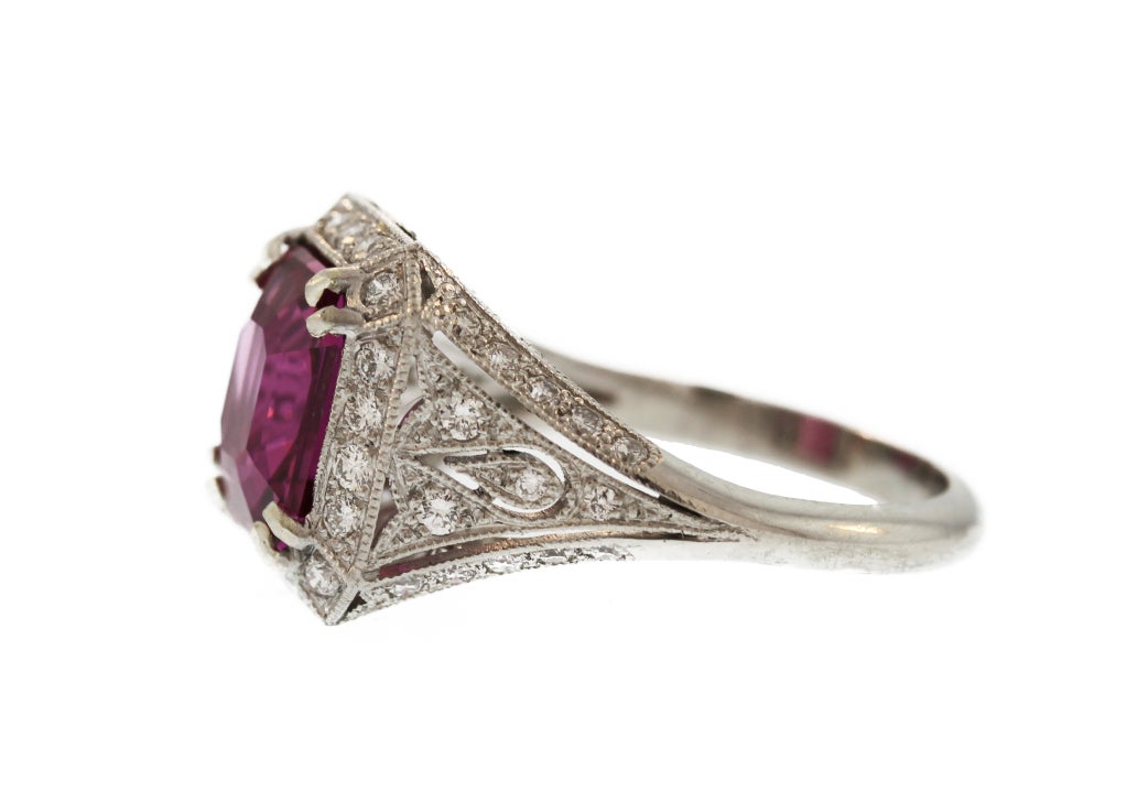 Pink Sapphire and Diamond Platinum Ring In Excellent Condition In Atlanta, GA