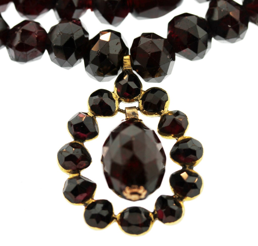 Antique Garnet Bead Necklace, Circa early 1800s In Good Condition In Atlanta, GA